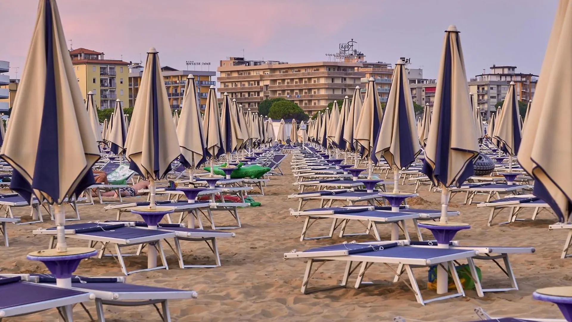Embrace The Sea Breeze In Bibione Apartment 0*,