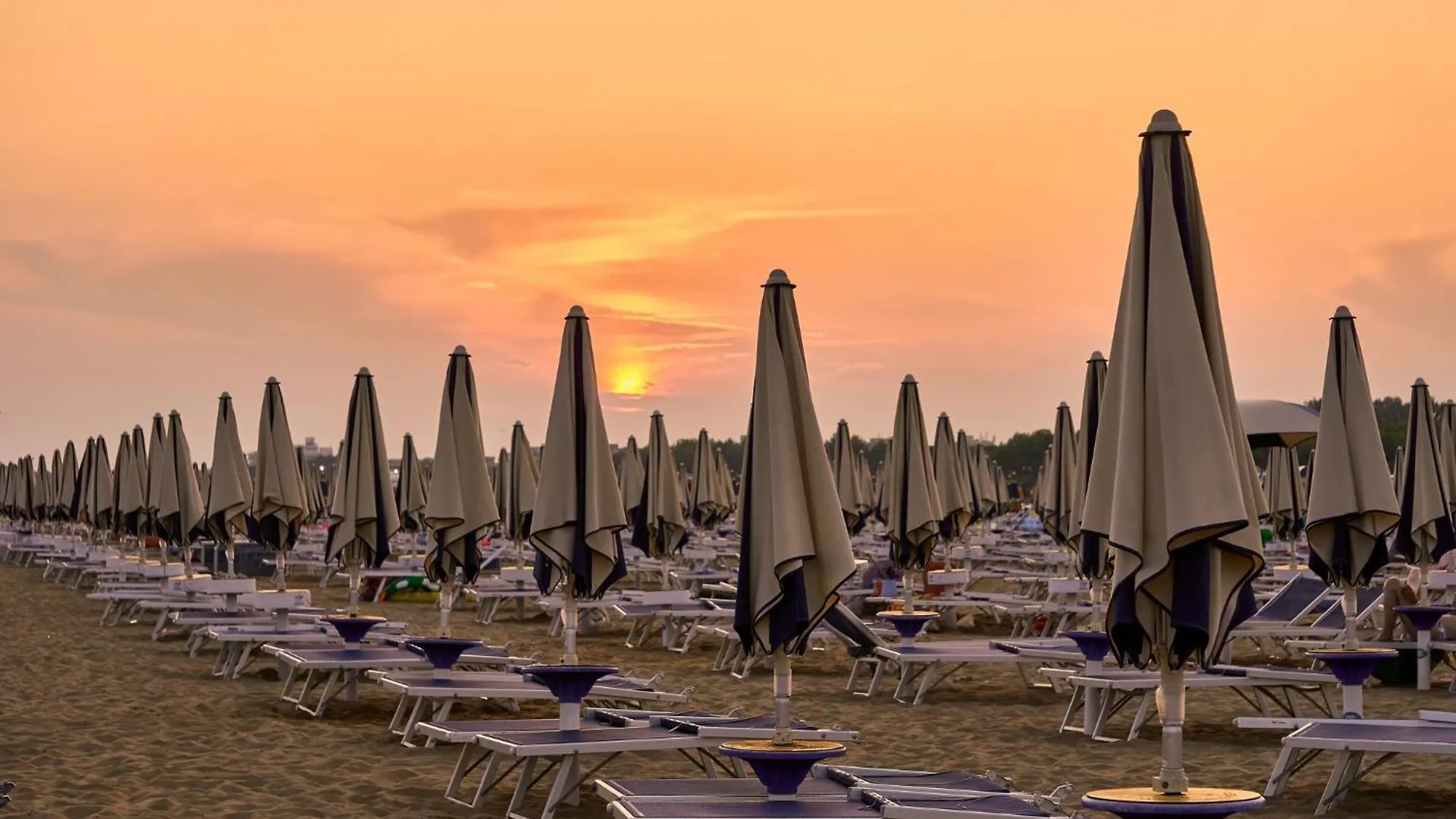 Embrace The Sea Breeze In Bibione Apartment