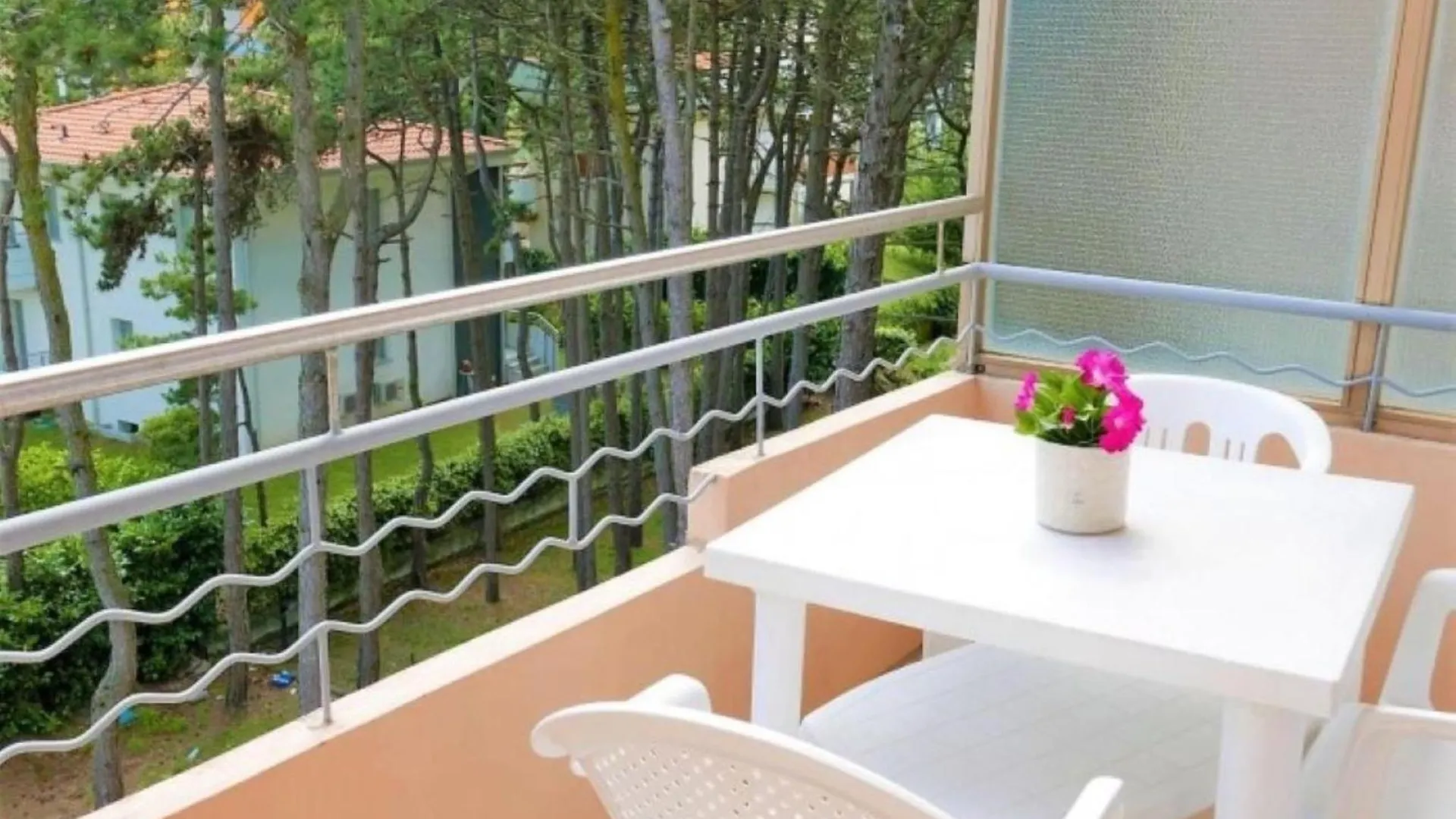 Embrace The Sea Breeze In Bibione Apartment